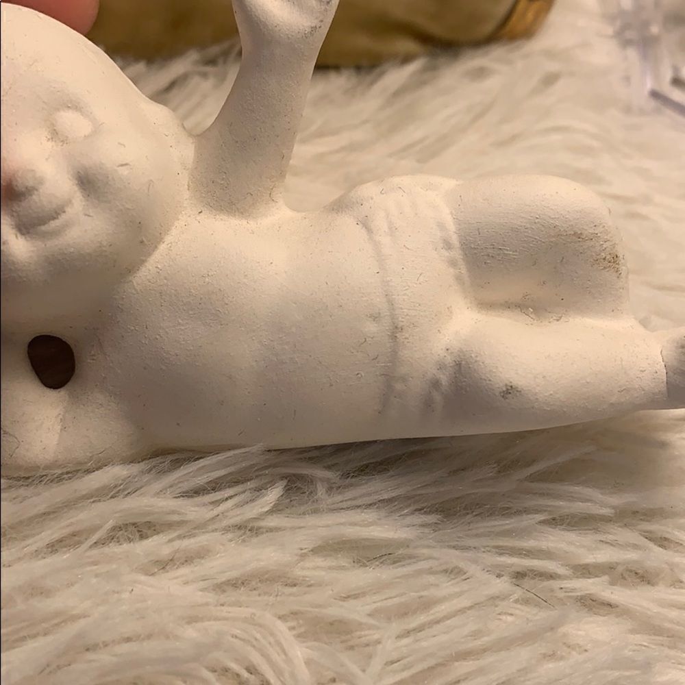 Kewpie Ceramic with bow laying down ceramic figure - Picture 3 of 13